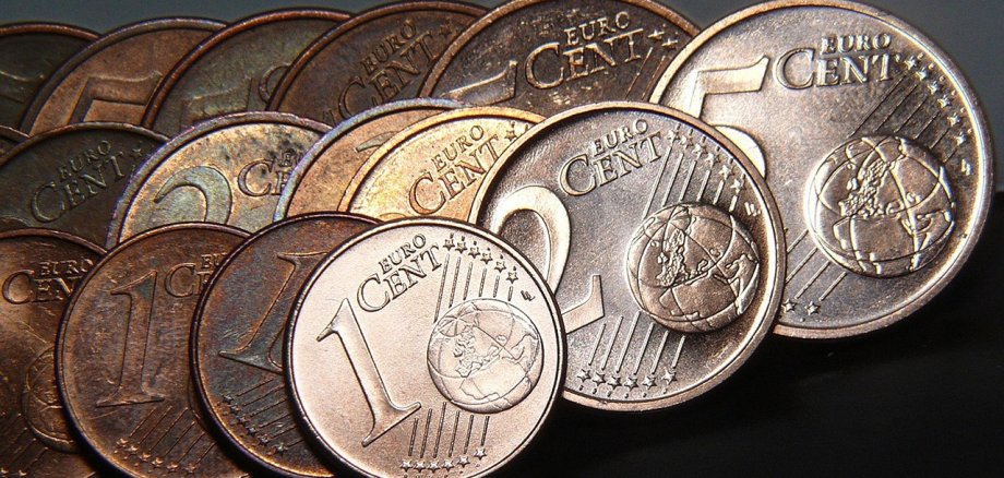 Verschiedene Euromünzen mit Wert unter einem Euro 