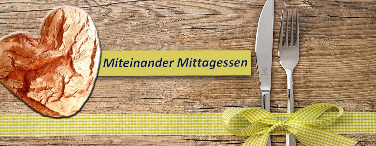 Brot in Herzform und Besteck