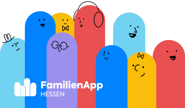 Eine Figurengruppe in verschiedenen Farben