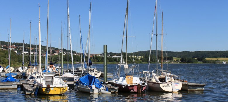 Segelboote an der Anlegestelle des Segel- und Ruderclubs Aartal